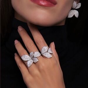 SEGRETI Flower Ring 18k white gold